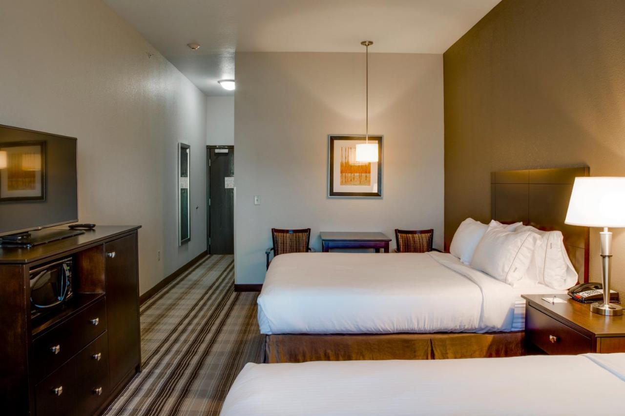Holiday Inn Express & Suites Nevada By Ihg Номер фото